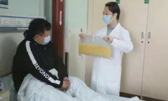 Người đàn ông lọc được 2 lít mỡ thừa từ máu, nhìn “thành quả” trên tay bác sĩ mà khiếp đảm