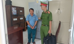 Phẫn nộ vụ bé gái 14 tuổi bị cha dượng hiếp dâm