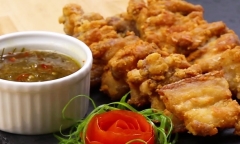 Công thức làm món ba rọi chiên giòn chấm sốt mắm Thái chua ngọt khiến cả gia đình mê đắm