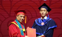 Nam sinh gốc Nghệ An tốt nghiệp thủ khoa Đại học Ngoại thương với 47 điểm A tuyệt đối