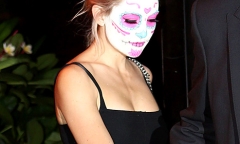 Nhộn nhịp mua sắm tại phố Hàng Mã trước thềm Halloween