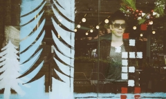 Nathan Lee diện cây hàng hiệu dạo phố mùa Noel