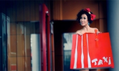 Nhộn nhịp mua sắm tại phố Hàng Mã trước thềm Halloween