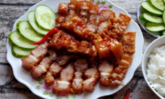 Thịt chiên sốt bơ tỏi khiến nồi cơm nhà bạn hết bay chỉ trong tích tắc
