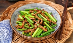Thịt bò xào ngồng tỏi vừa thơm ngon lại phòng ngừa cảm cúm