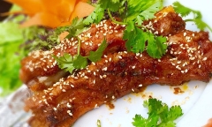 Vét sạch nồi cơm với món sườn chiên xóc tỏi