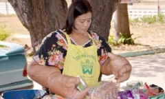 Người phụ nữ có đôi tay to như