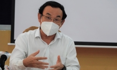 Bí thư Thành ủy TP.HCM tham vấn các chuyên gia dịch tễ để dập dịch COVID-19