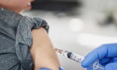 Bé 11 tuổi Nhật Bản đi tiêm vaccine uốn ván bị tiêm nhầm vaccine ngừa COVID-19