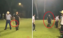 Video: Bị CĐV quá khích tràn vào sân tấn công, trọng tài nổ súng 