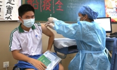 Trung Quốc đẩy mạnh tiêm chủng cho thanh thiếu niên sau khi bùng phát ổ dịch COVID-19 mới