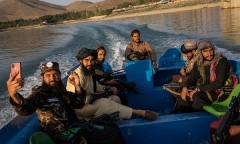 Quan chức Taliban bức xúc vì binh sĩ ham chơi và thích 