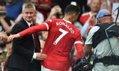 HLV Solskjaer tức giận khi liên tục bị chỉ trích việc để Ronaldo dự bị