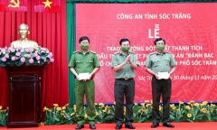 Thưởng nóng ban chuyên án phá đường dây đánh bạc nghìn tỉ ở Sóc Trăng