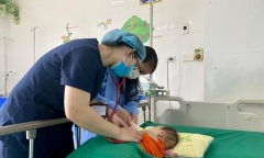 Cứu sống bé 14 tháng bị vỡ tim do tai nạn ô tô