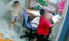 Bắt 2 đối tượng vào phòng trọ đe doa, cướp máy tính bảng của trẻ em