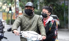 Hà Nội: Con học nửa ngày, phụ huynh đau đầu chuyện đón đưa
