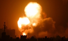 Israel tấn công Dải Gaza giữa lúc căng thẳng tăng cao