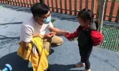 Trường mầm non diễn tập phòng người lạ, 20 bé đòi đi theo, cô giáo 