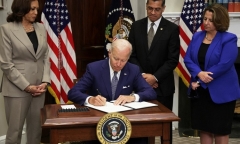 Tổng thống Biden ký sắc lệnh bảo vệ quyền phá thai