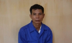 Đột kích kho vũ khí quân dụng 