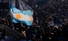 Hàng trăm nghìn người Argentina đổ xuống đường ủng hộ phó tổng thống bị ám sát hụt