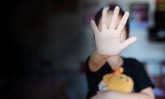 Tạm giữ đối tượng dùng dao khống chế, hiếp dâm bé gái 14 tuổi ngoài bờ đê