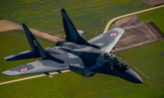 Thành viên NATO đầu tiên gửi máy bay chiến đấu cho Ukraine
