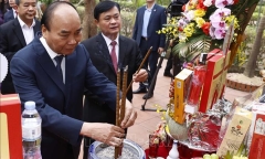 Chủ tịch nước dâng hương tưởng niệm, tri ân cống hiến của các bậc tiền bối