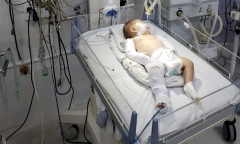 Điều tra vụ bé 3 tháng tuổi cấp cứu trong tình trạng đa chấn thương, nghi bị bạo hành