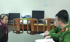Vì muốn Tết đoàn viên, người phụ nữ nghẹn ngào ra đầu thú sau 20 năm “chật vật” trốn truy nã