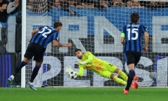 Arsenal hòa Atalanta nhờ pha cứu thua kép của 