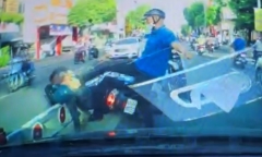 Bắt đối tượng ép xe, đánh dã man cô gái sau va chạm giao thông ở TP.HCM