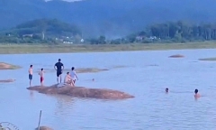 Nghệ An: Hai học sinh tử vong thương tâm do đuối nước ở đập thủy lợi