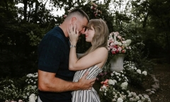 Taylor Swift đính hôn sau 2 năm hẹn hò