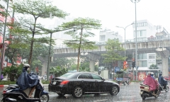 Mưa lớn khắp cả nước, miền Bắc cảnh báo có mưa dông kèm lốc, sét