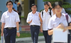 Thi lớp 10 ở TP.HCM: Nữ sinh để điện thoại trong váy, có cuộc gọi khi đang thi