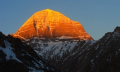 Bí ẩn về ngọn núi thiêng Kailash: Nơi du khách chỉ được hành hương quanh chân núi