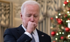 Tổng thống Mỹ Joe Biden nói gì về việc ho liên tục khi phát biểu?