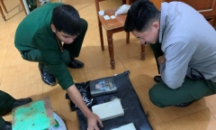 Đang đi dạo trên bờ biển, người dân Quảng Ngãi phát hiện gần 3kg ma túy