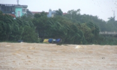 Cố đô Huế đối mặt với lũ lớn sau cơn bão số 11