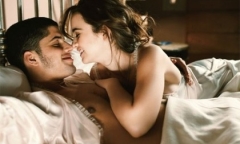 Giới trẻ Hà Nội xếp hàng dài, chọn mua bó hoa thiết kế riêng dịp 20/10