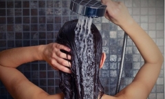 Gội đầu mùa lạnh phải tránh khung giờ này kẻo hối không kịp
