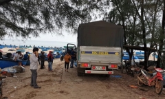 Vụ ô tô tải anổ máy bên đường, tài xế tử vong dưới biển: Điện thoại, tiền còn nguyên