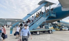 Hai máy bay Vietnam Airlines phải hạ cánh khẩn cấp để cứu người