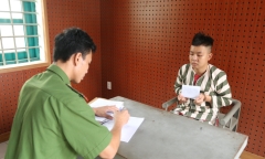 Bắt nhóm thanh niên mua bán, giữ người trái pháp luật, ép bán dâm