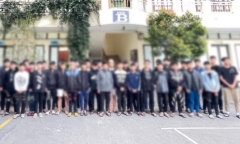 Tạm giữ hàng chục thanh niên mang theo hung khí đi từ Bắc Ninh sang Hà Nội chém người