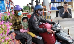 Bộ Công an đề xuất bổ sung trường hợp tài xế xe máy được phép chở tối đa 2 người