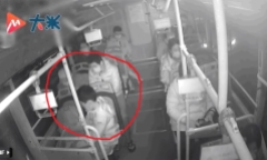 Bé trai bị hai kẻ lạ mặt tiếp cận, nữ hành khách và tài xế xe buýt lập tức hành động giải nguy