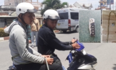 Bắt 2 kẻ cướp giật dây chuyền, thủ sẵn dao bấm trong người 